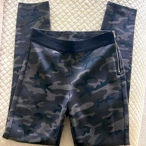 Women’s Gap Camouflage Leggings - XS - worn twice